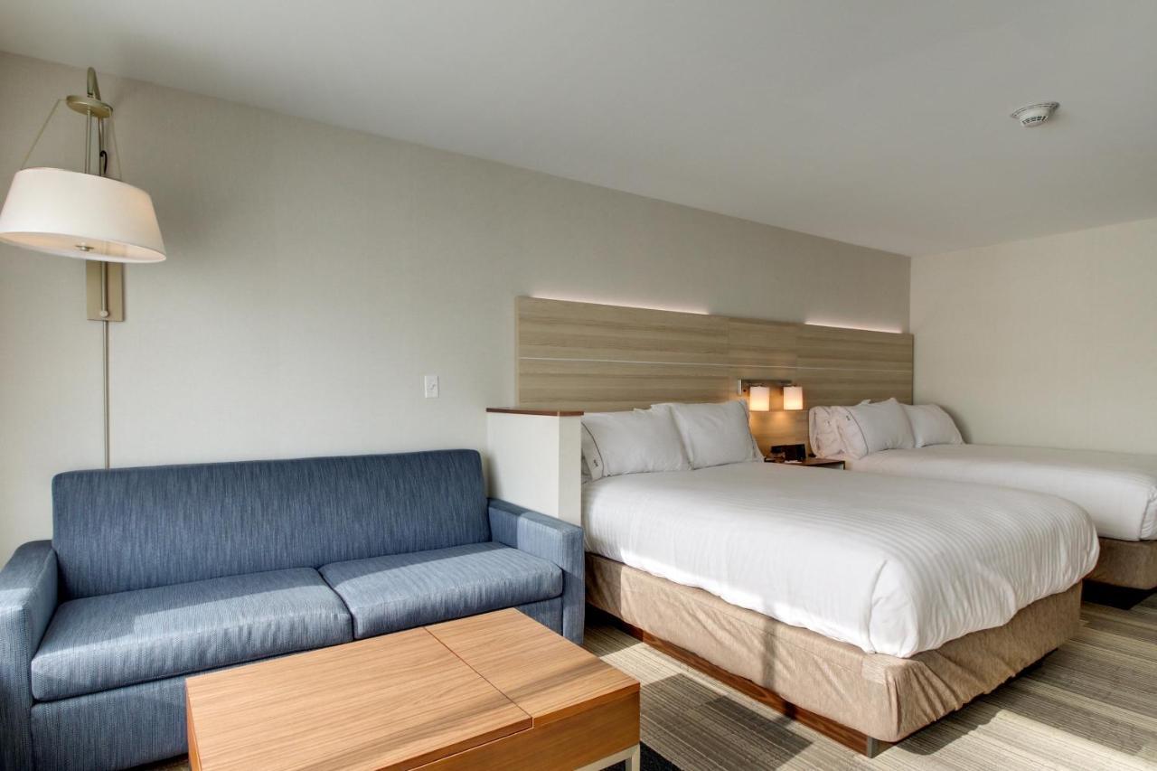 Holiday Inn Express & Suites Galesburg By Ihg Room photo