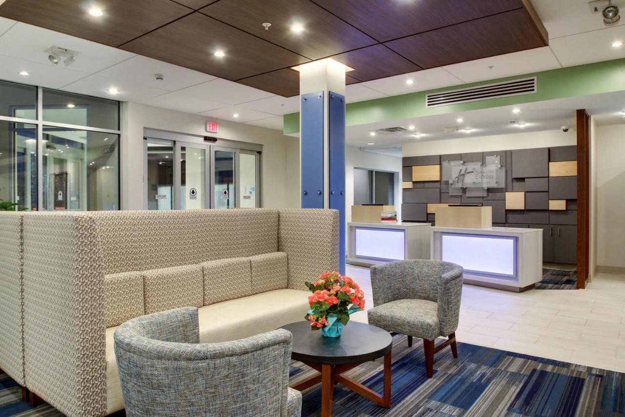 Holiday Inn Express & Suites Galesburg By Ihg Exterior photo