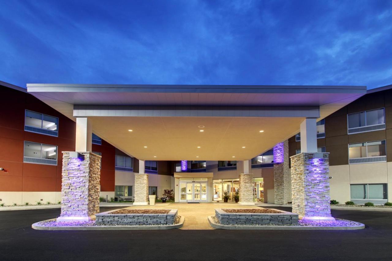 Holiday Inn Express & Suites Galesburg By Ihg Exterior photo