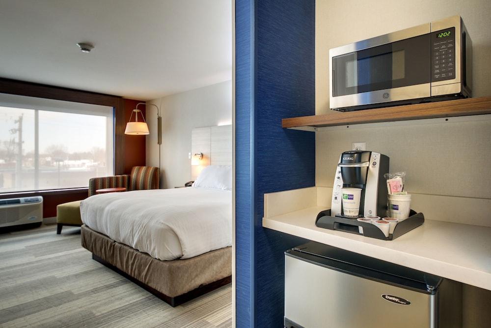 Holiday Inn Express & Suites Galesburg By Ihg Exterior photo