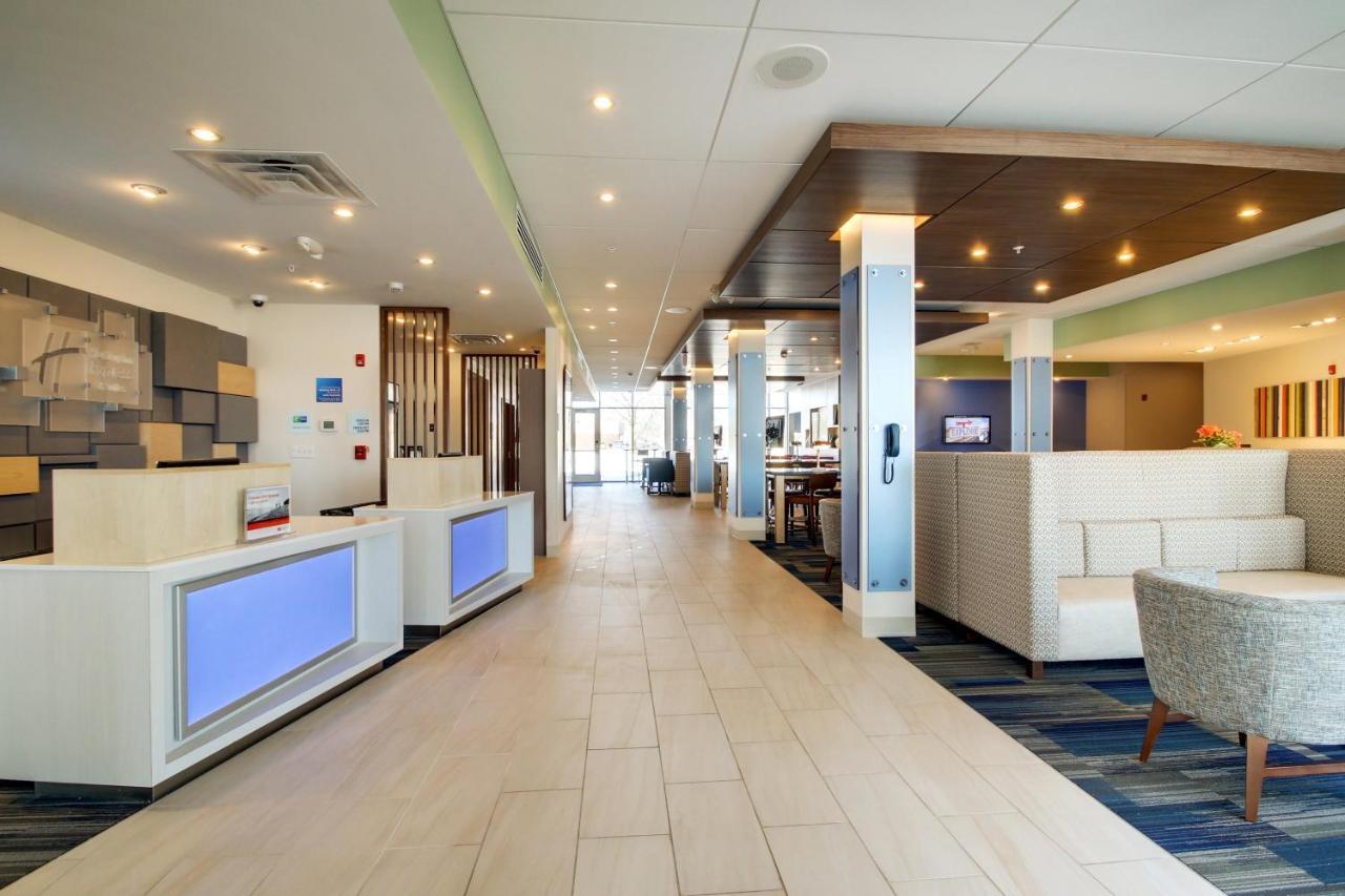 Holiday Inn Express & Suites Galesburg By Ihg Exterior photo