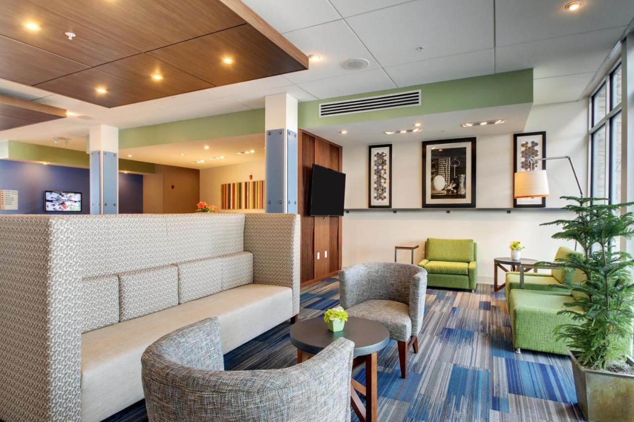 Holiday Inn Express & Suites Galesburg By Ihg Exterior photo