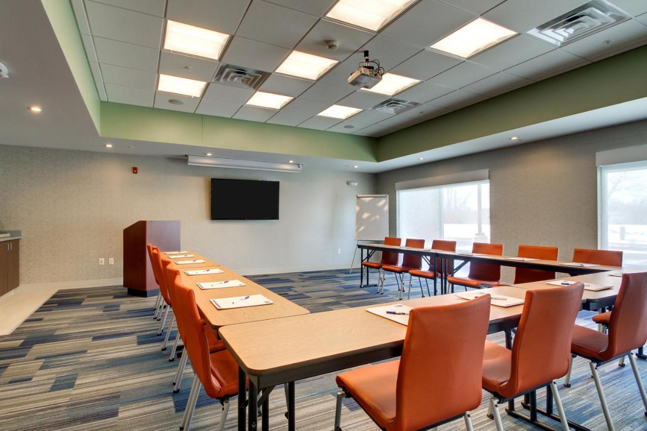 Holiday Inn Express & Suites Galesburg By Ihg Exterior photo