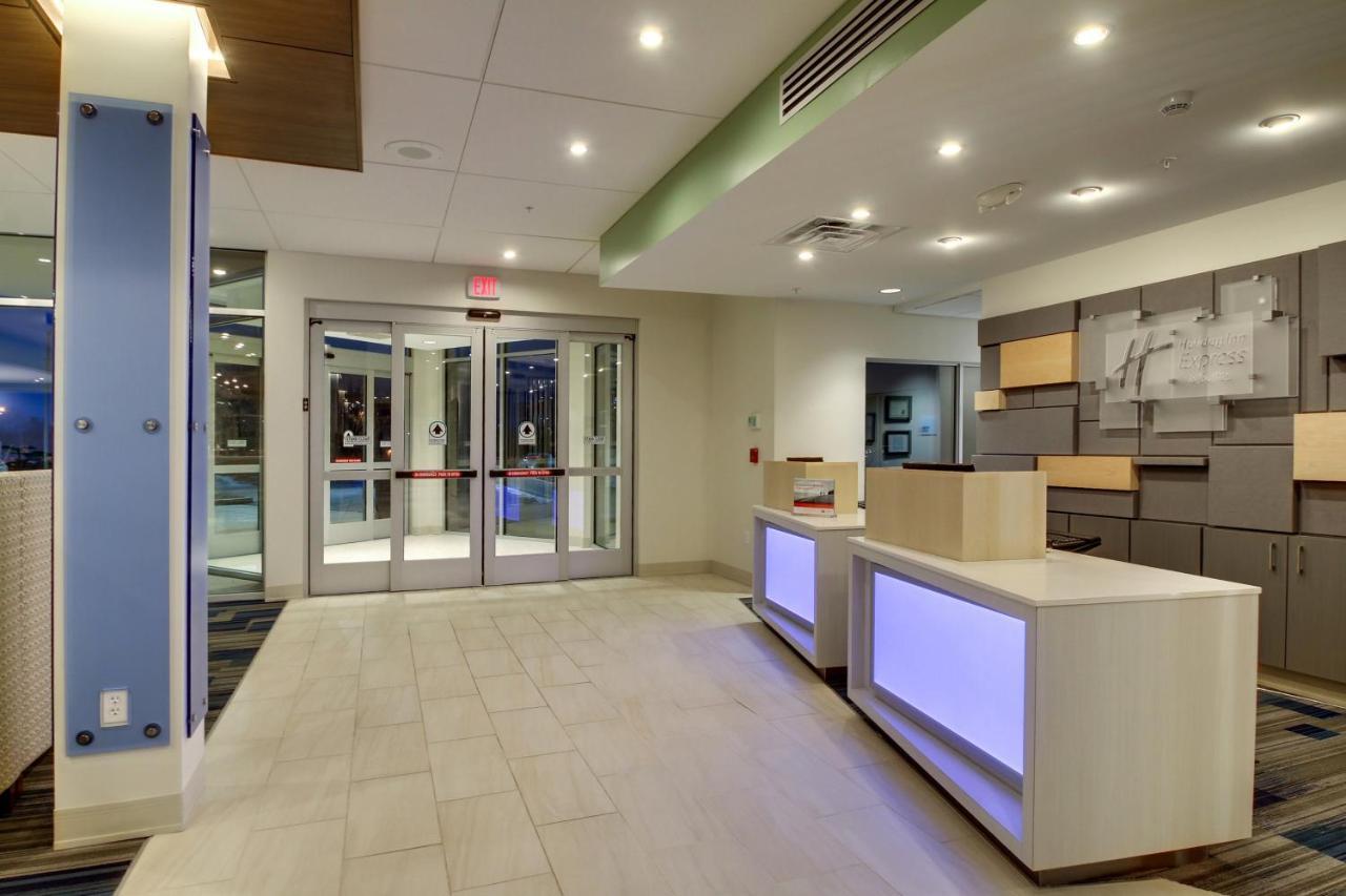 Holiday Inn Express & Suites Galesburg By Ihg Exterior photo