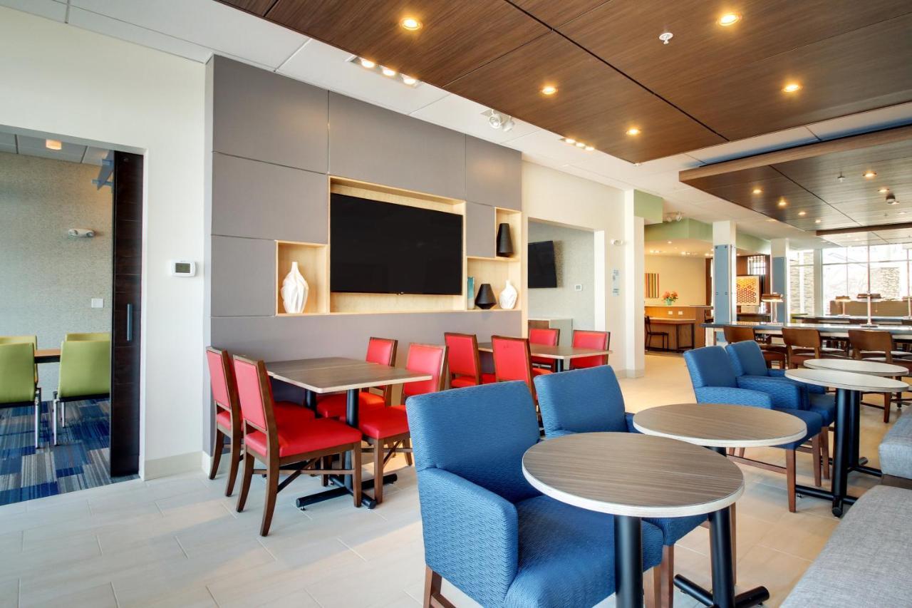 Holiday Inn Express & Suites Galesburg By Ihg Exterior photo
