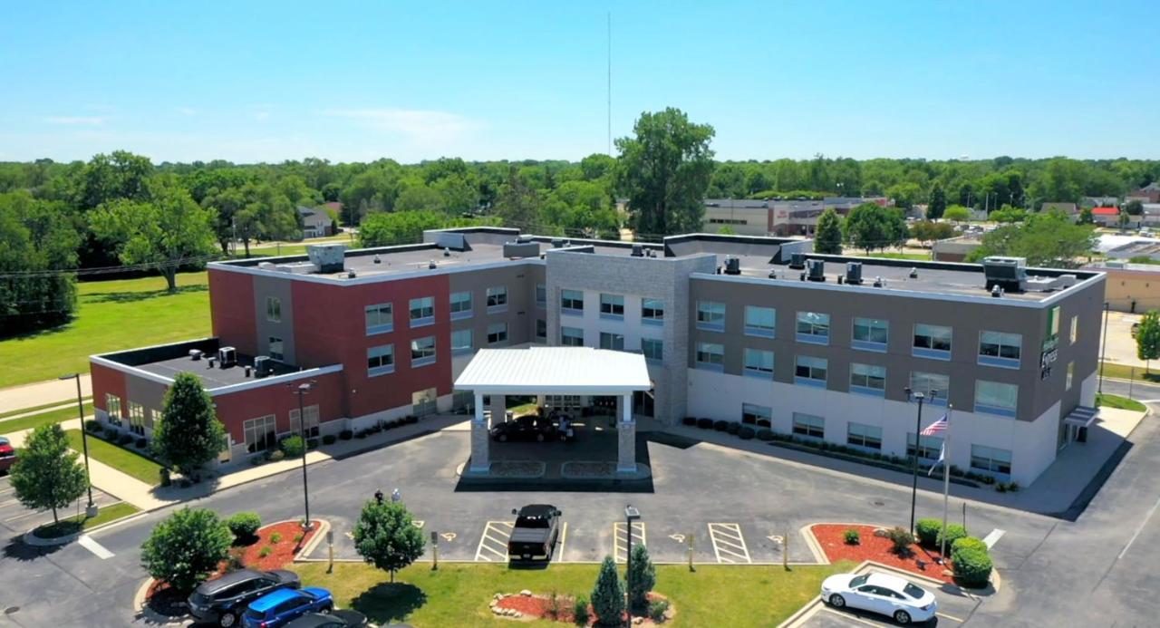 Holiday Inn Express & Suites Galesburg By Ihg Exterior photo