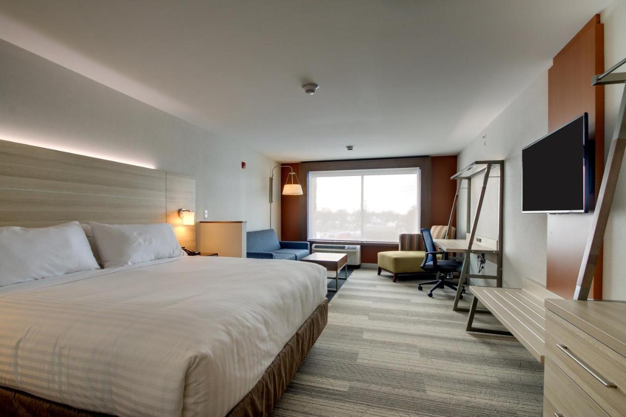 Holiday Inn Express & Suites Galesburg By Ihg Exterior photo