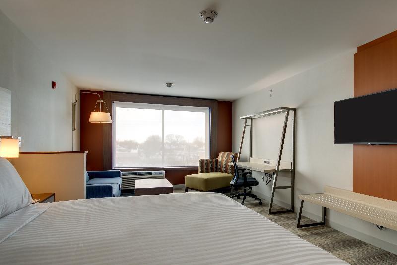Holiday Inn Express & Suites Galesburg By Ihg Exterior photo