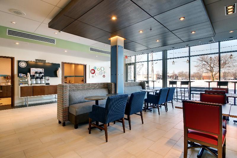 Holiday Inn Express & Suites Galesburg By Ihg Exterior photo