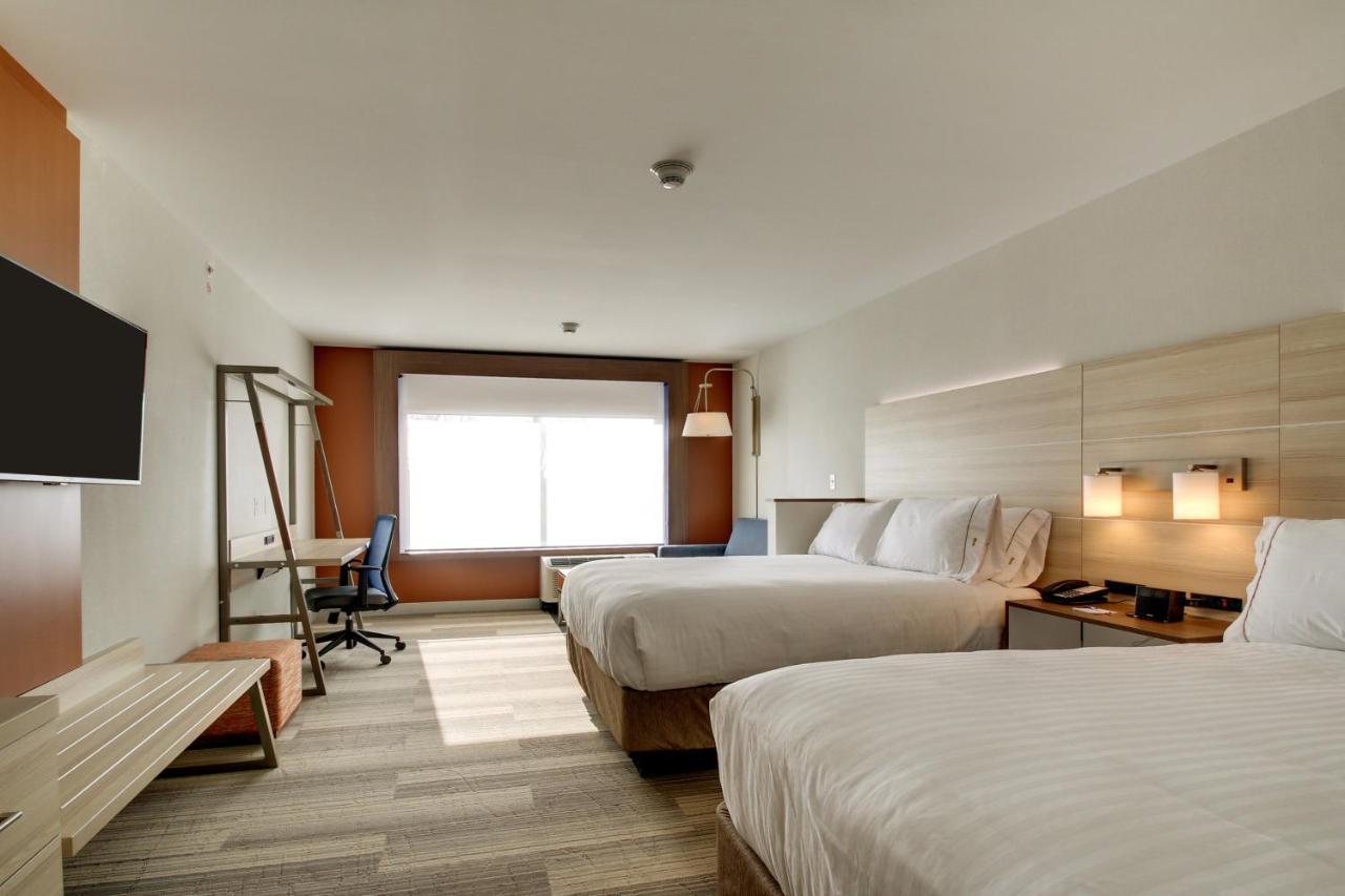 Holiday Inn Express & Suites Galesburg By Ihg Exterior photo
